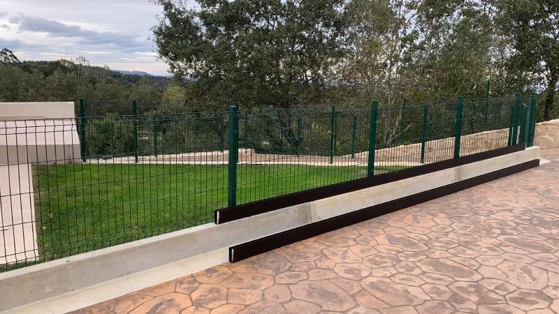 Cerramiento para jardín monrado por Cercados MB